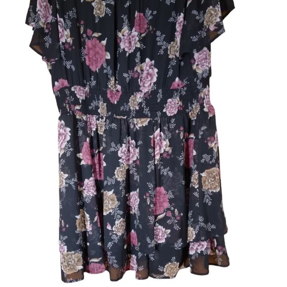 Torrid Floral V Neck Ruched Dress size 4 - Picture 7 of 11